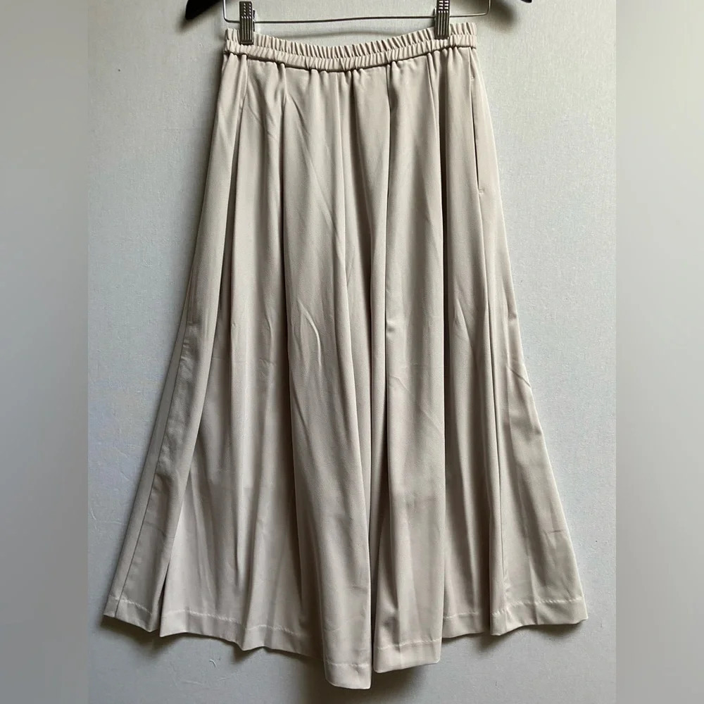 Uniqlo pleated  beige skirt pants Sz M